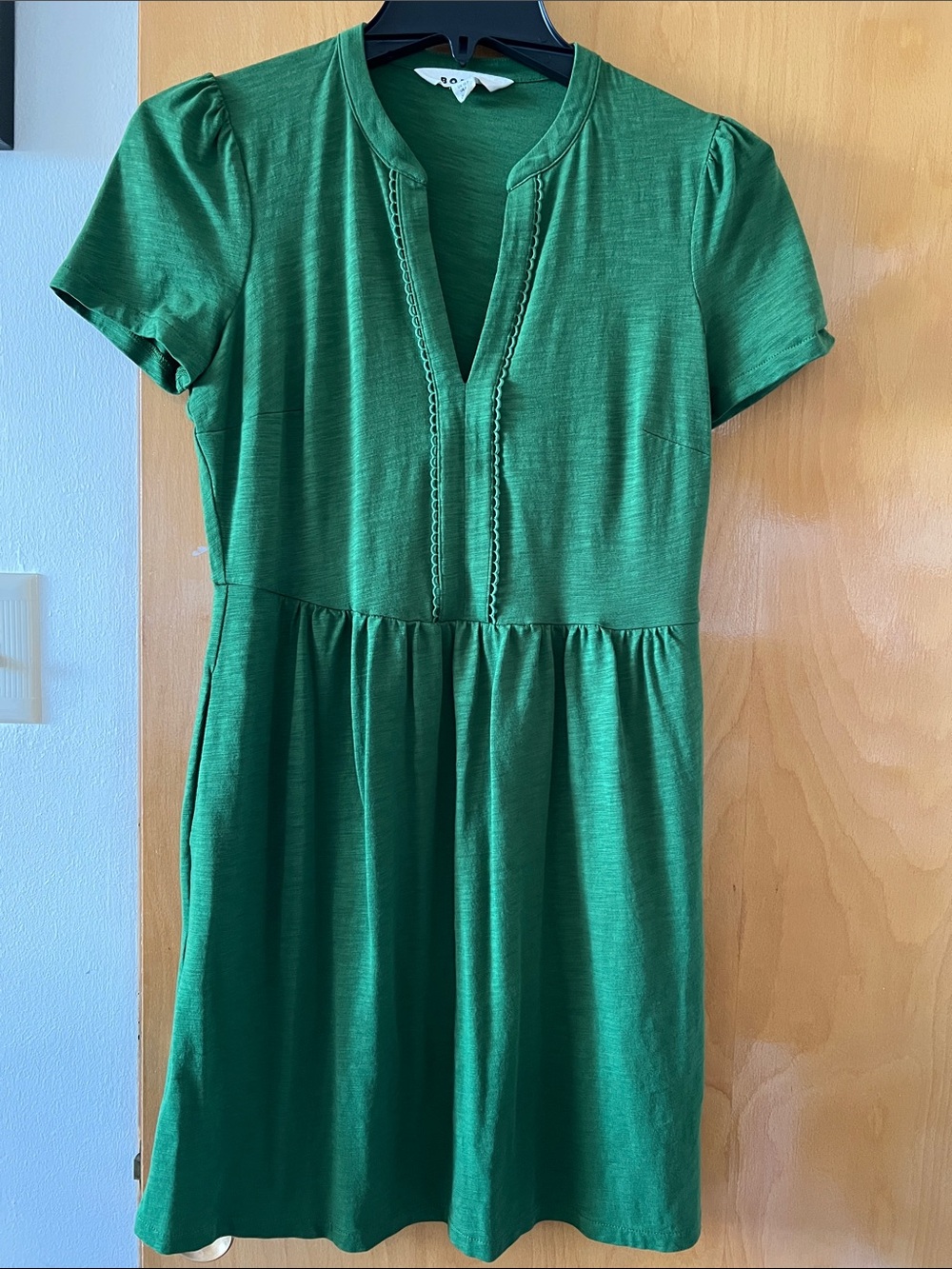 Boden Green Short Sleeve V-Neck Gathered Waist Dress